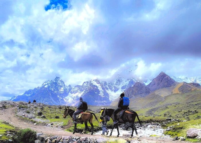 Horseback riding to Ausangate and the 7 lakes tour 1 day