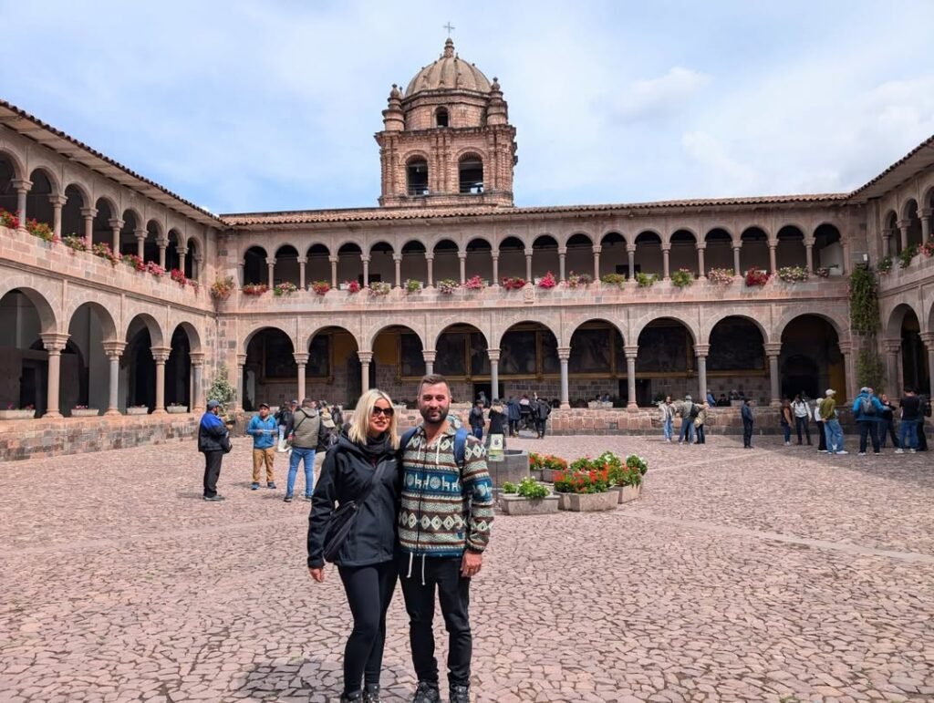 A couple of tourists visiting the Qoricancha.