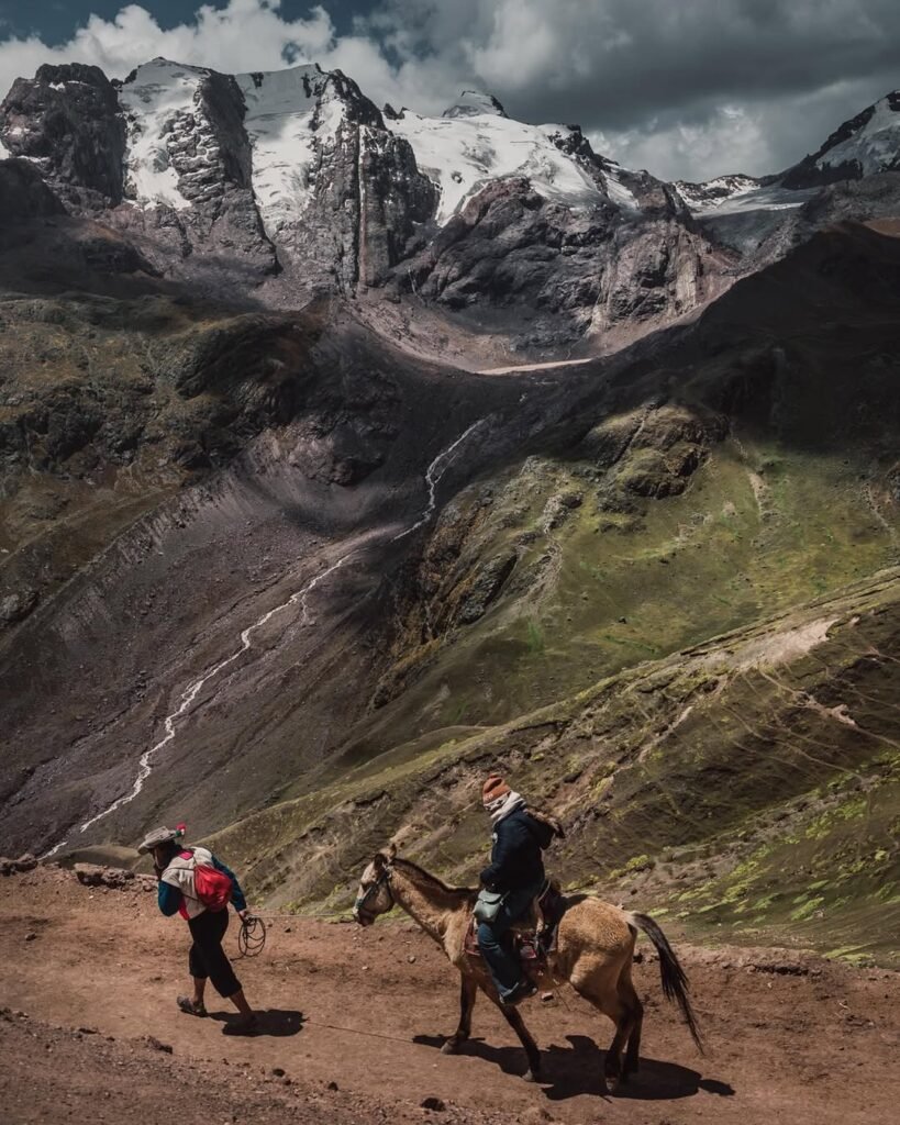 A muleteer with his horse to help you get to the Rainbow Mountain