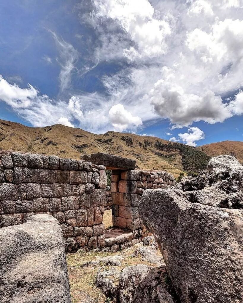 Puca Pucara is a fascinating military post that gets its name from the reddish hue it takes on at sunset.