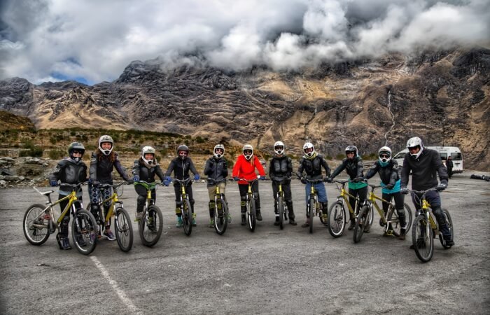 If you like to live wild adventures, you should not miss the Inca Jungle trek that combines cycling, hiking, rafting and ziplini