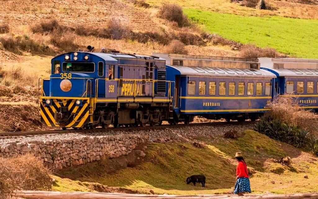 Return to Cusco by train with a stunning view of the landscape 